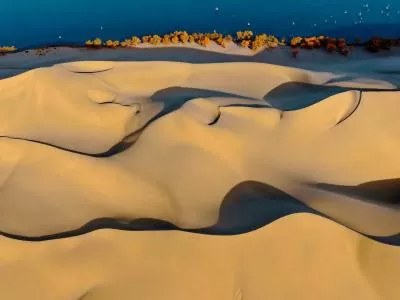 《葫芦岛暮吟》,分类:🎊精选壁纸,发布时间:2026-01-09 《葫芦岛暮吟》,分类:🎊精选壁纸,标签:1. 葫芦岛, 2. 自然风光, 3. 沙海奇观